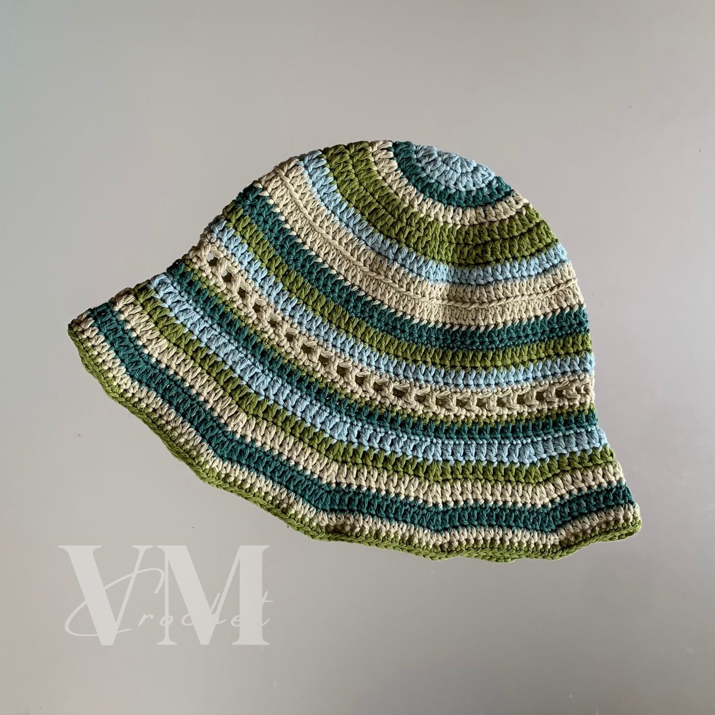 Waves Bucket Hat English Pattern