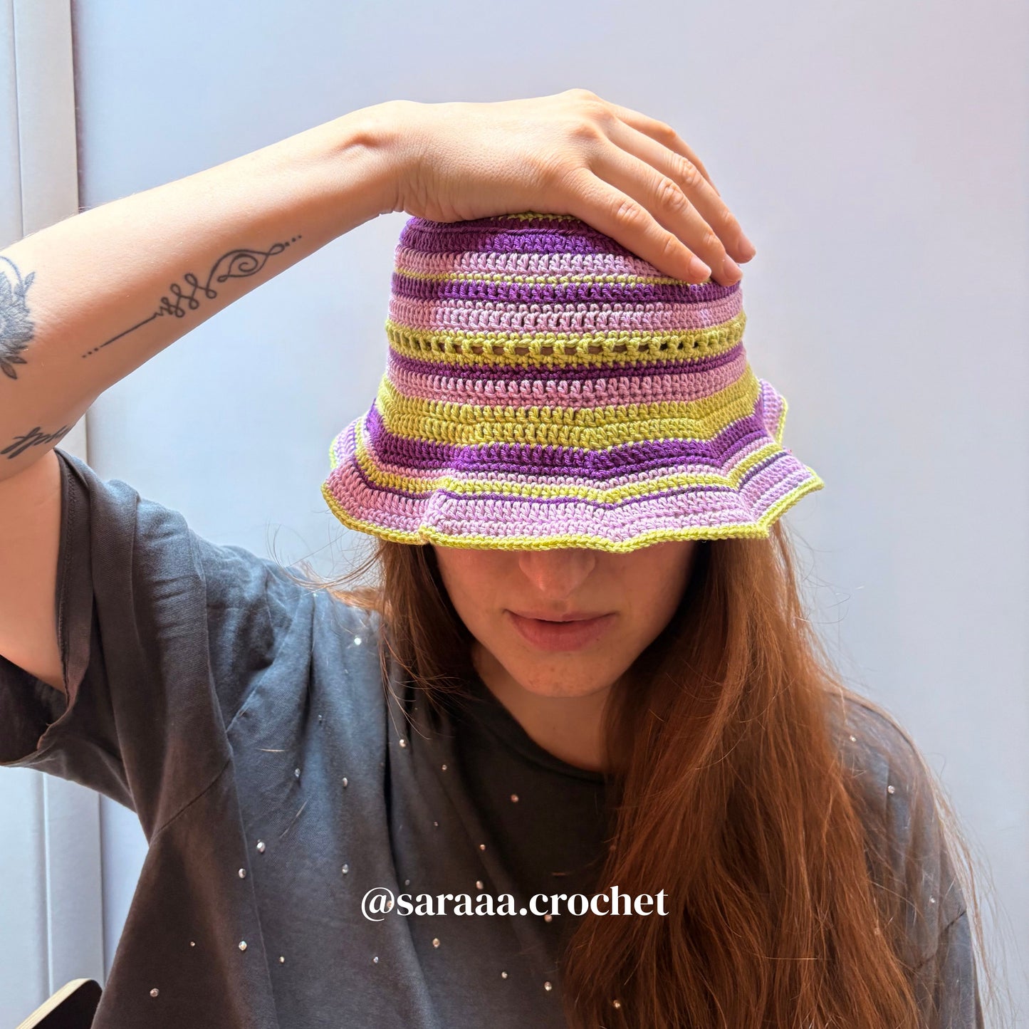 Waves Bucket Hat English Pattern